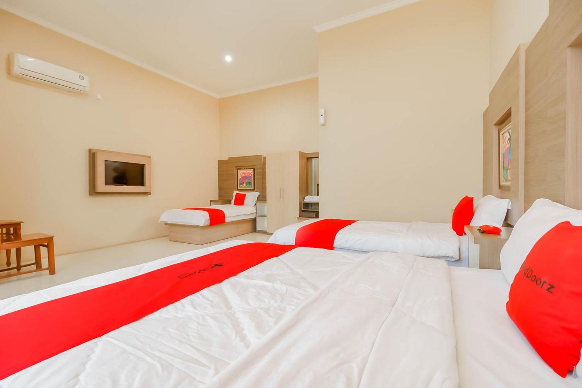 Reddoorz Resort Premium @ Sangkan Hurip Кунінґан Екстер'єр фото
