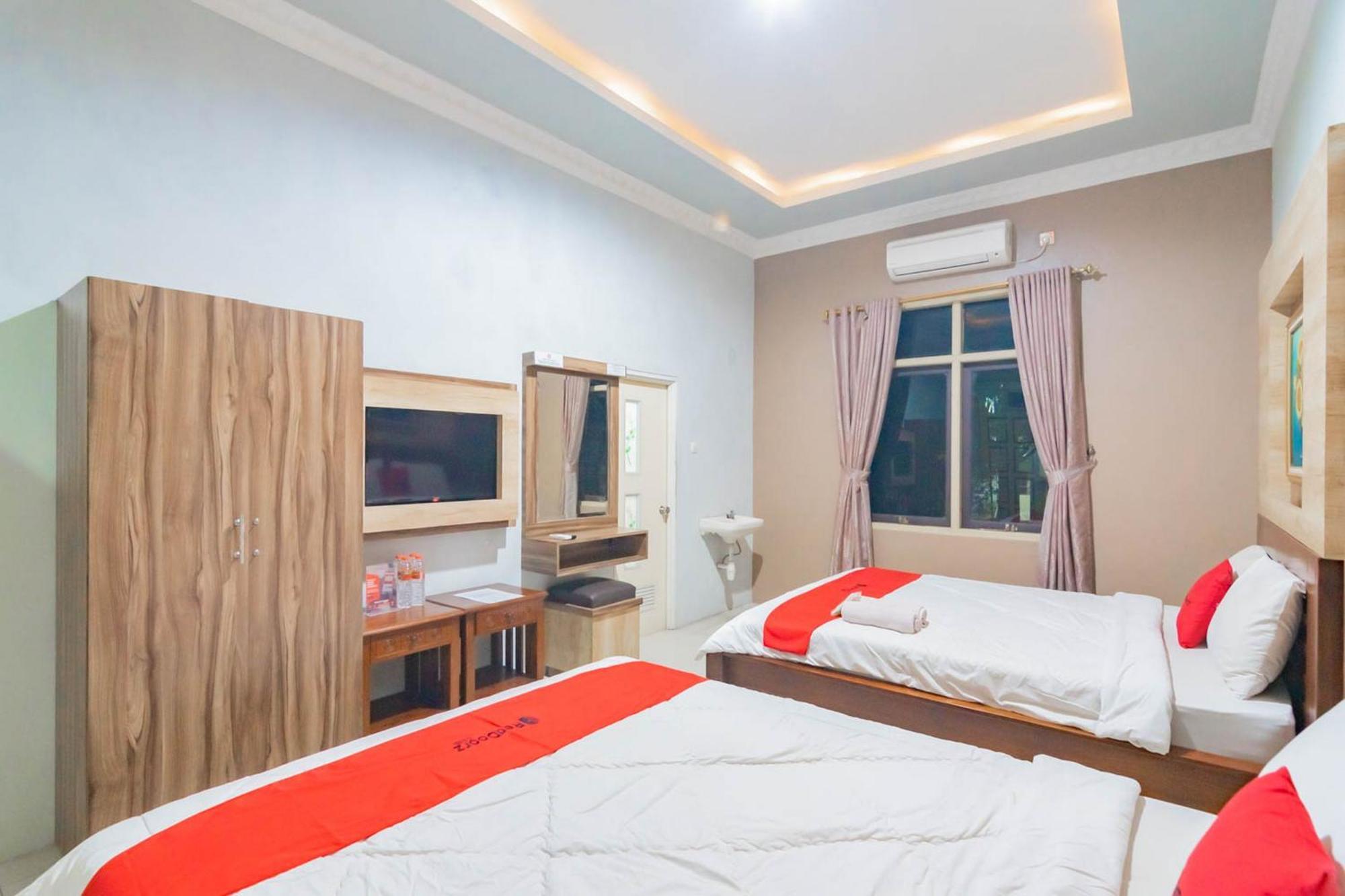 Reddoorz Resort Premium @ Sangkan Hurip Кунінґан Екстер'єр фото