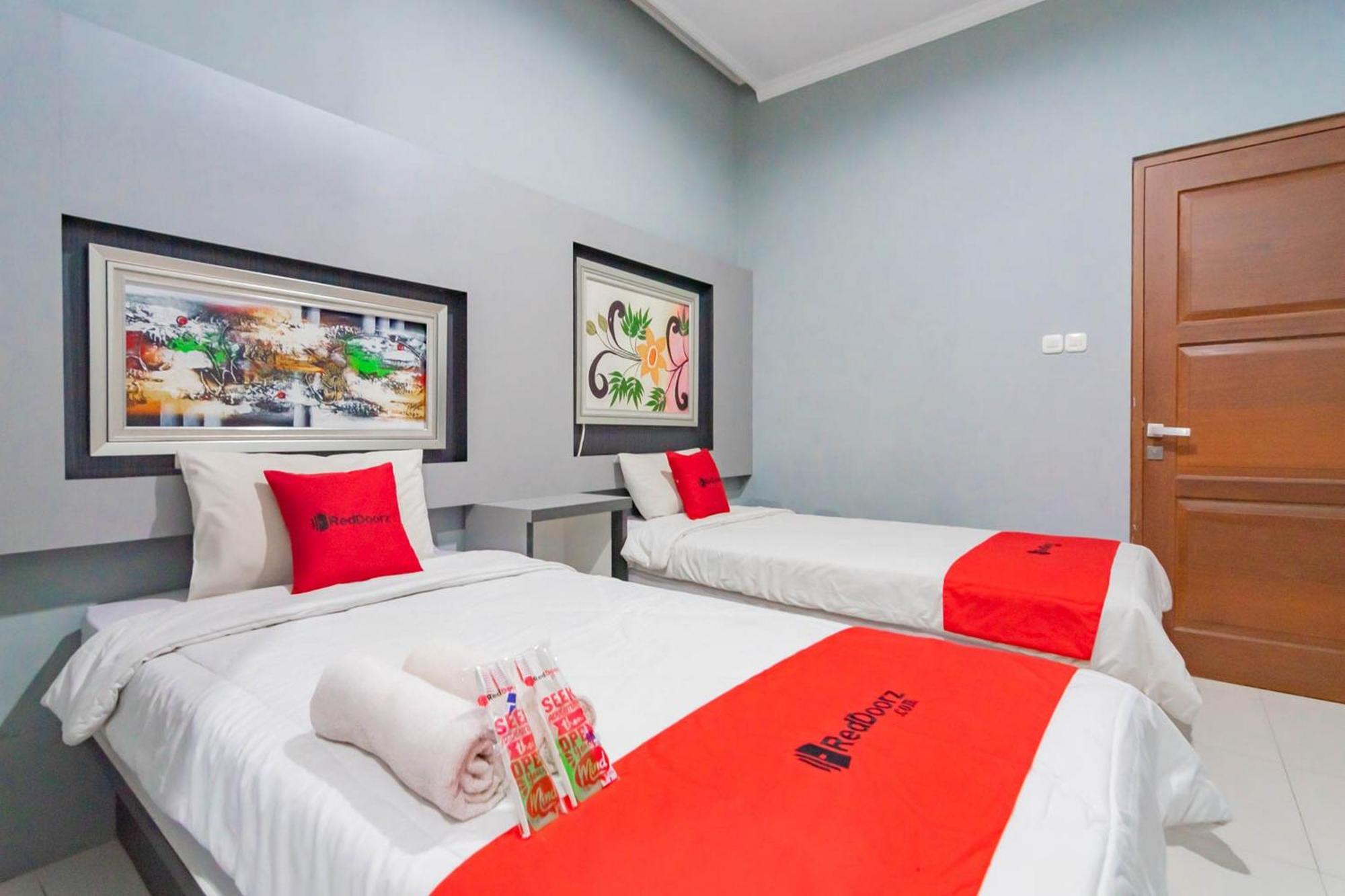 Reddoorz Resort Premium @ Sangkan Hurip Кунінґан Екстер'єр фото